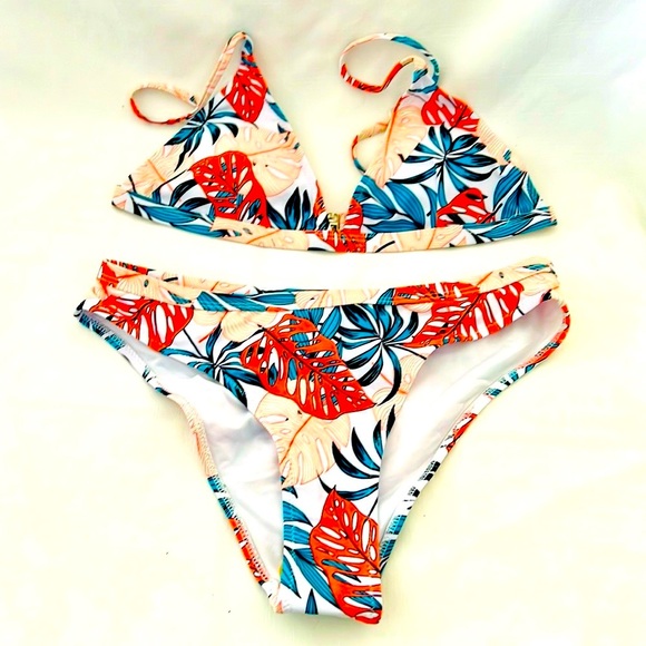 Beachsissi~Bikini / Tropical Leaf Print - Picture 2 of 13